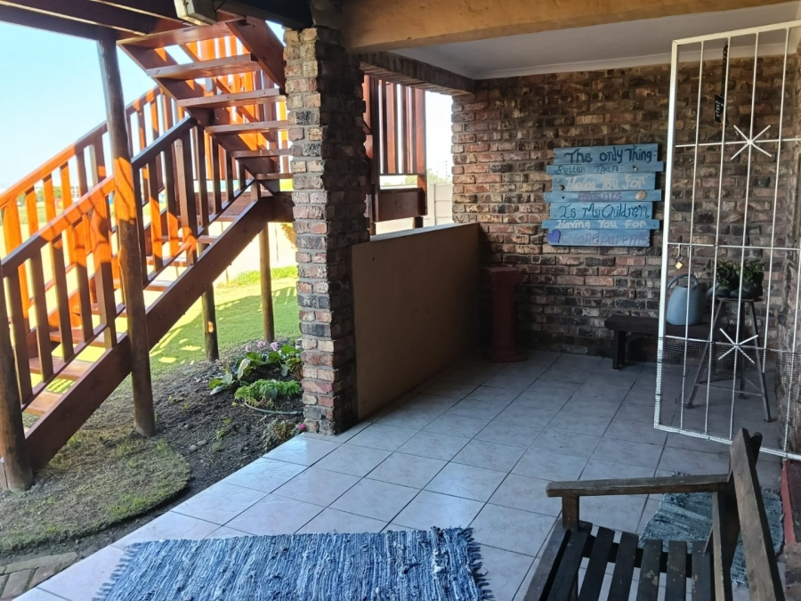 3 Bedroom Property for Sale in Wavecrest Eastern Cape